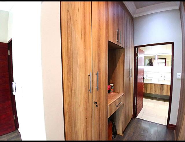 4 BEDROOM GOLF ESTATE FOR SALE IN BLUE VALLEY GOLF ESTATE
